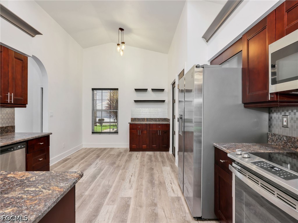 3 Bed SingleFamilyResidence for Sale in Stoneybrook, FL — photo 6