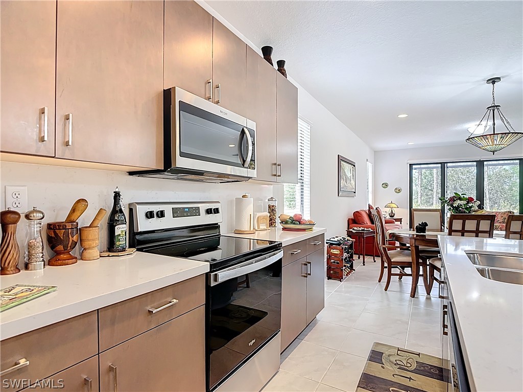 3 Bed SingleFamilyResidence for Sale in Silverwood, FL — photo 6