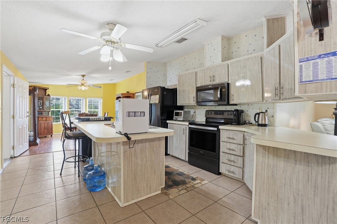 3 Bed ManufacturedHome for Sale in Riverwood, FL, $200,000 — photo 6