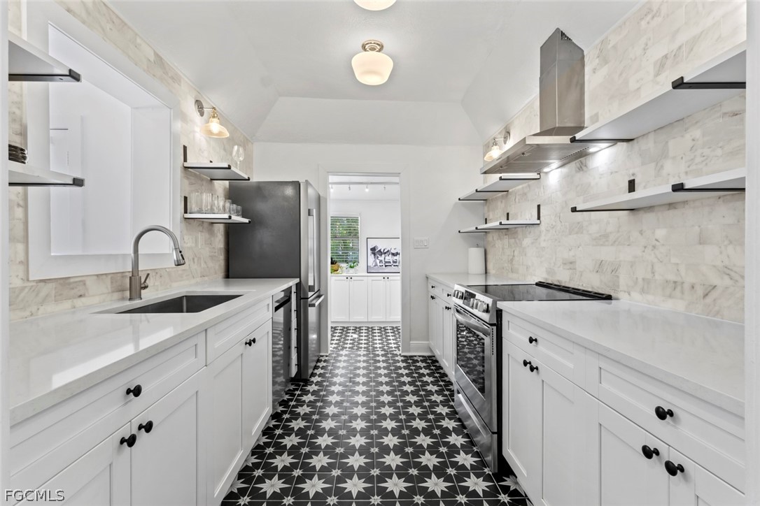 3 Bed SingleFamilyResidence for Sale in Metes And Bounds, FL — photo 6