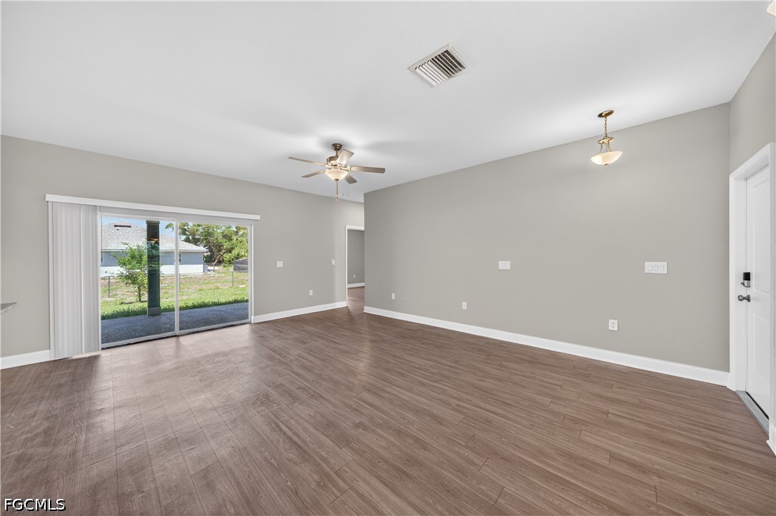 3 Bed SingleFamilyResidence for Sale in Cape Coral, photo 6