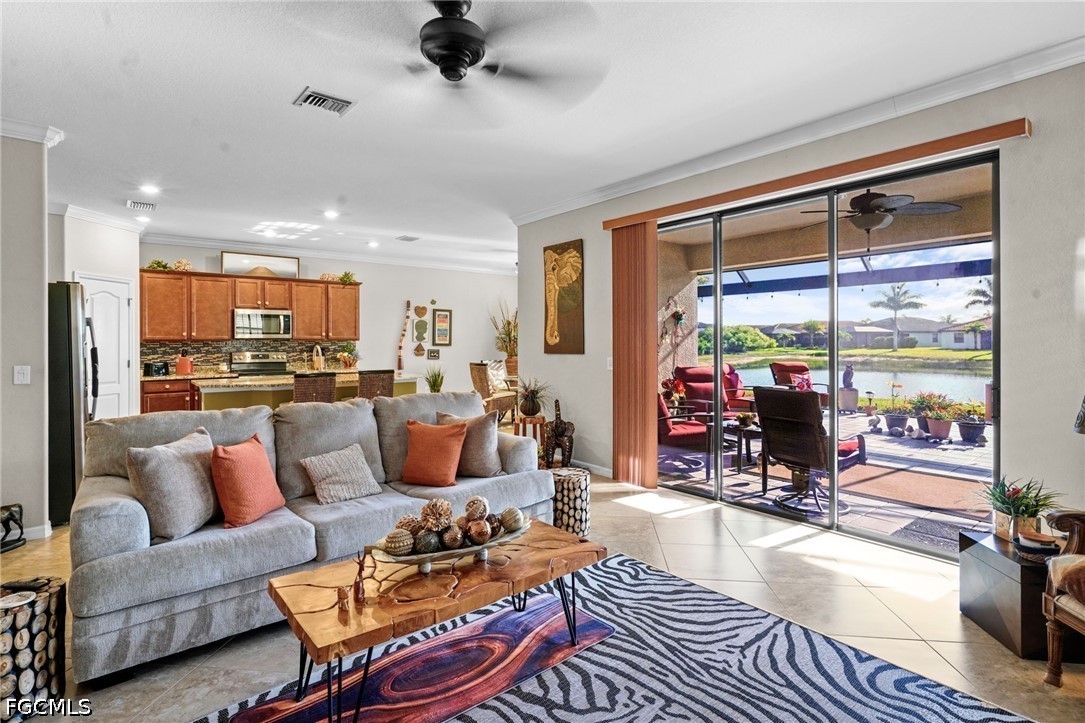 2 Bed Waterfront Home for Sale in Fort Myers, photo 6