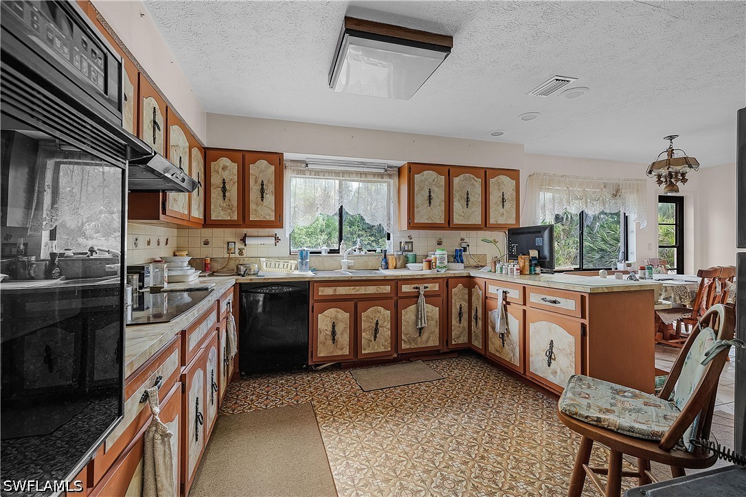 4 Bed SingleFamilyResidence for Sale in North Fort Myers, FL — photo 6