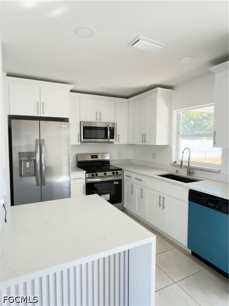 3 Bed SingleFamilyResidence for Sale in Cape Coral, photo 6