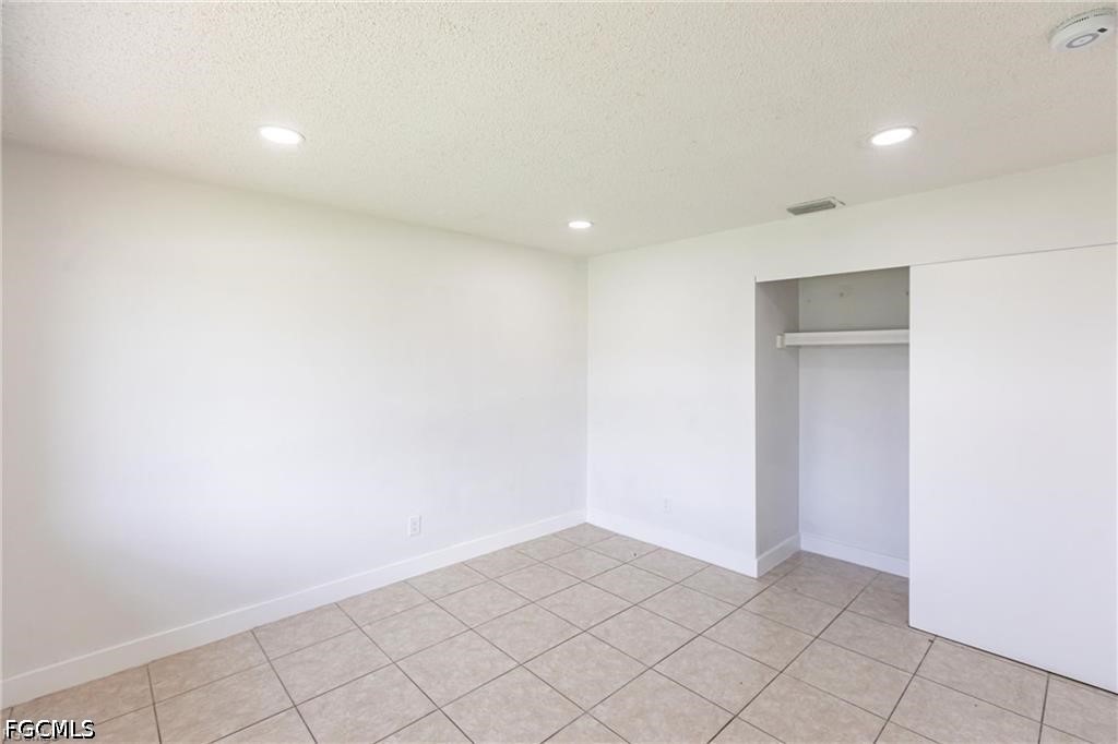 2 Bed SingleFamilyResidence for Sale in Cape Coral, photo 6