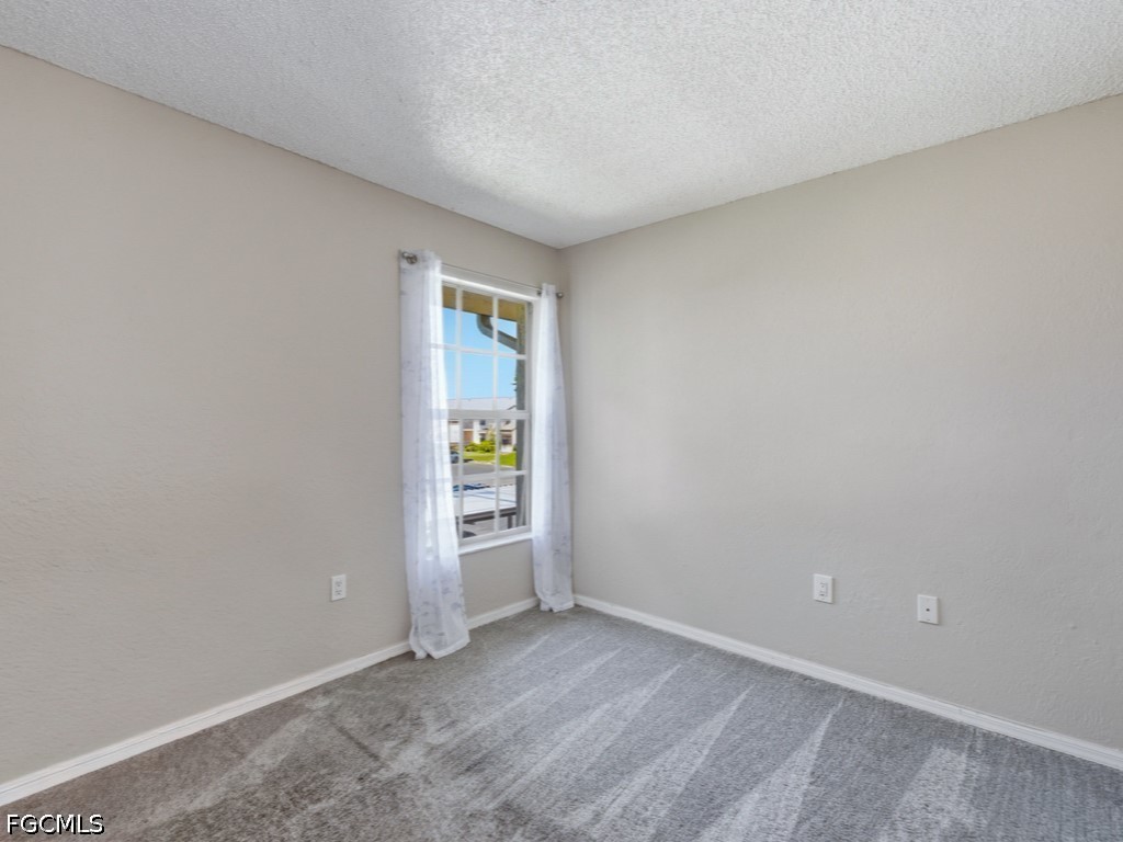 2 Bed Waterfront Home for Sale in Fort Myers, photo 6