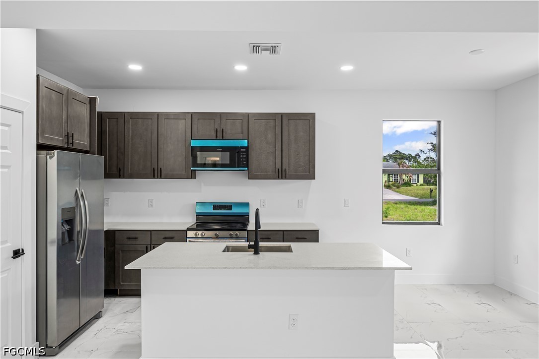 3 Bed SingleFamilyResidence for Sale in Lehigh Acres, photo 6