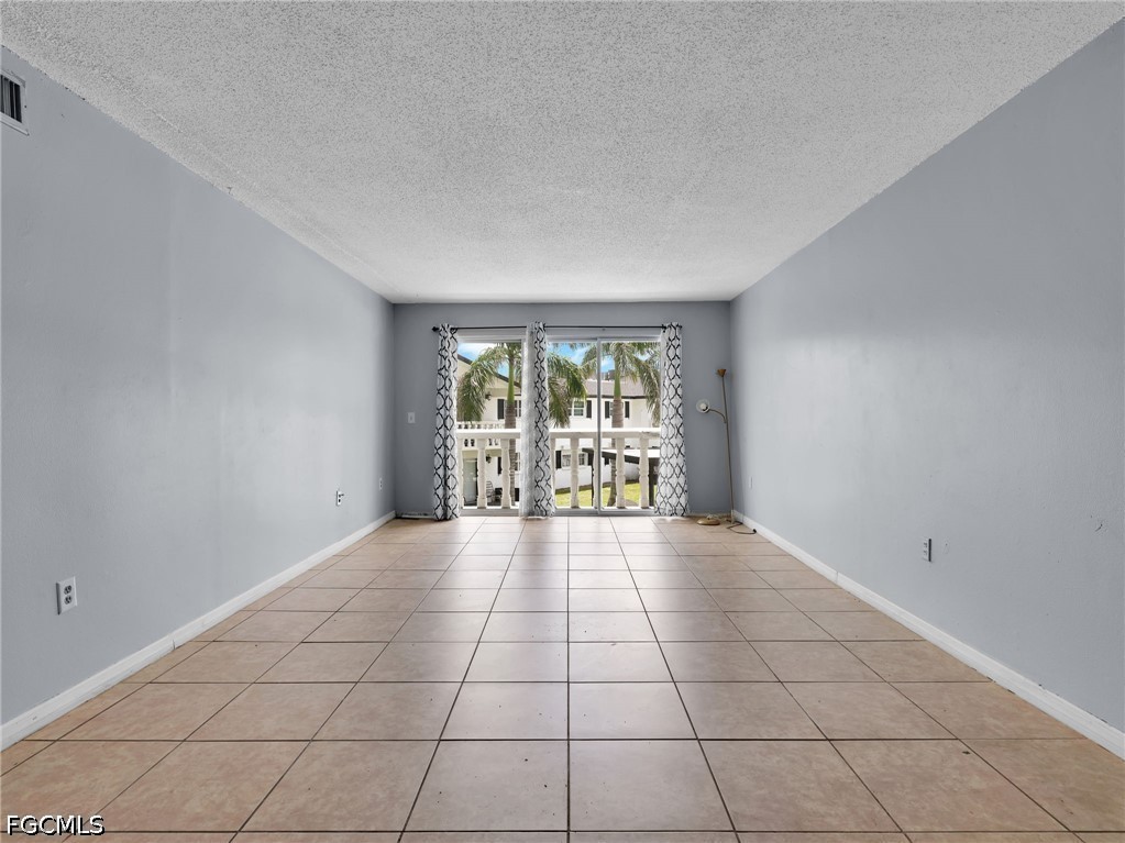 2 Bed Condominium for Sale in Windsor West, photo 6
