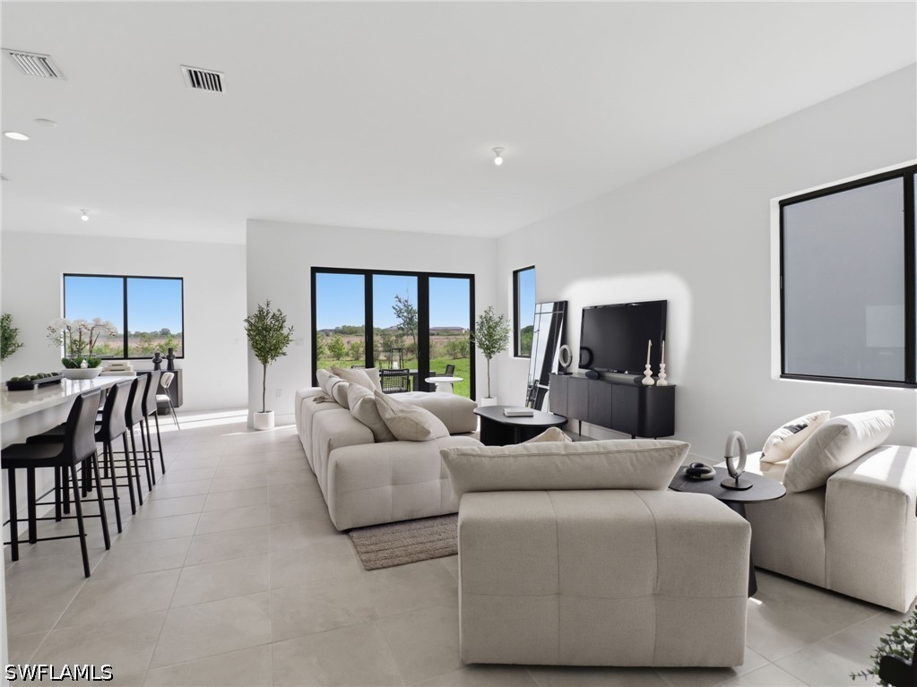 3 Bed SingleFamilyResidence for Sale in Silverwood, FL — photo 6