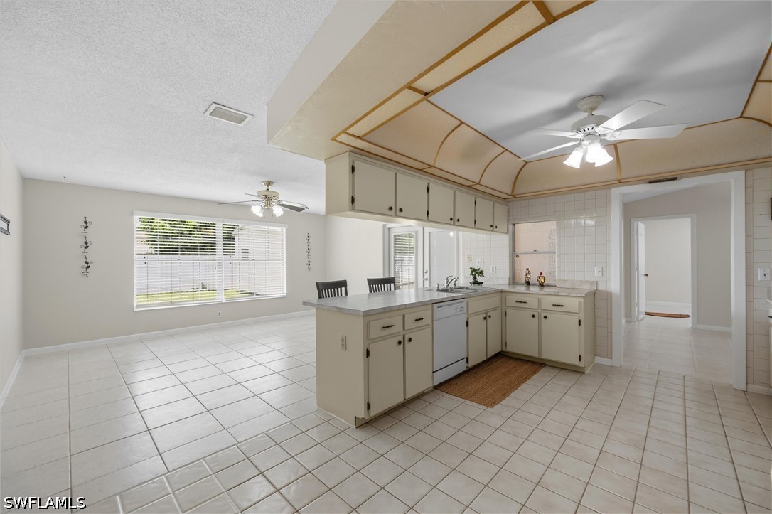 3 Bed SingleFamilyResidence for Sale in Naples, photo 6