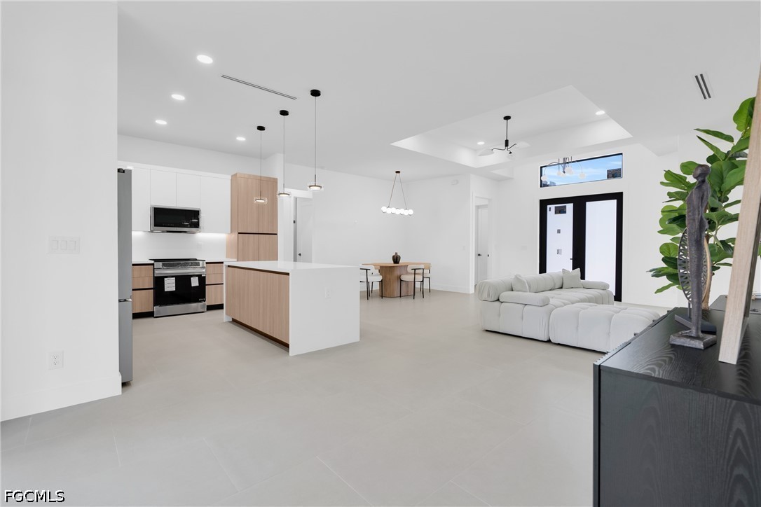 4 Bed SingleFamilyResidence for Sale in Lehigh Acres, photo 6