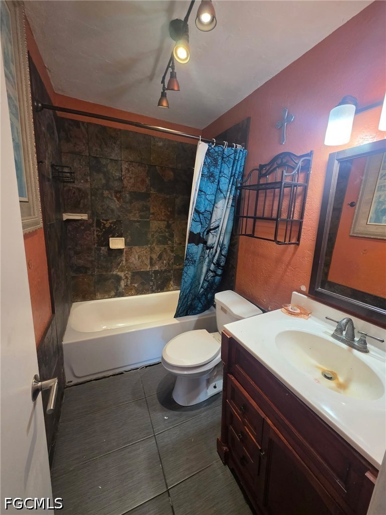 5 Bed Pool Home for Sale in Lehigh Acres, photo 6