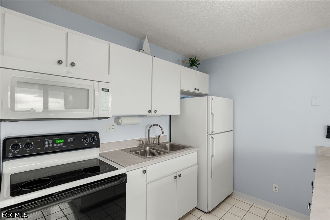 1 Bed Waterfront Home for Sale in Fort Myers Beach, photo 6