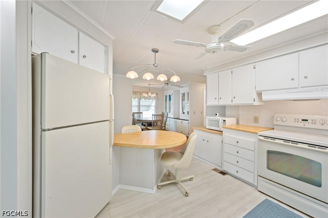 2 Bed ManufacturedHome for Sale in North Fort Myers, FL — photo 6