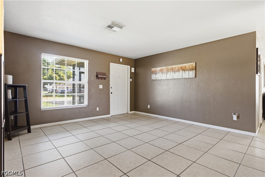 3 Bed SingleFamilyResidence for Sale in Naples, photo 6