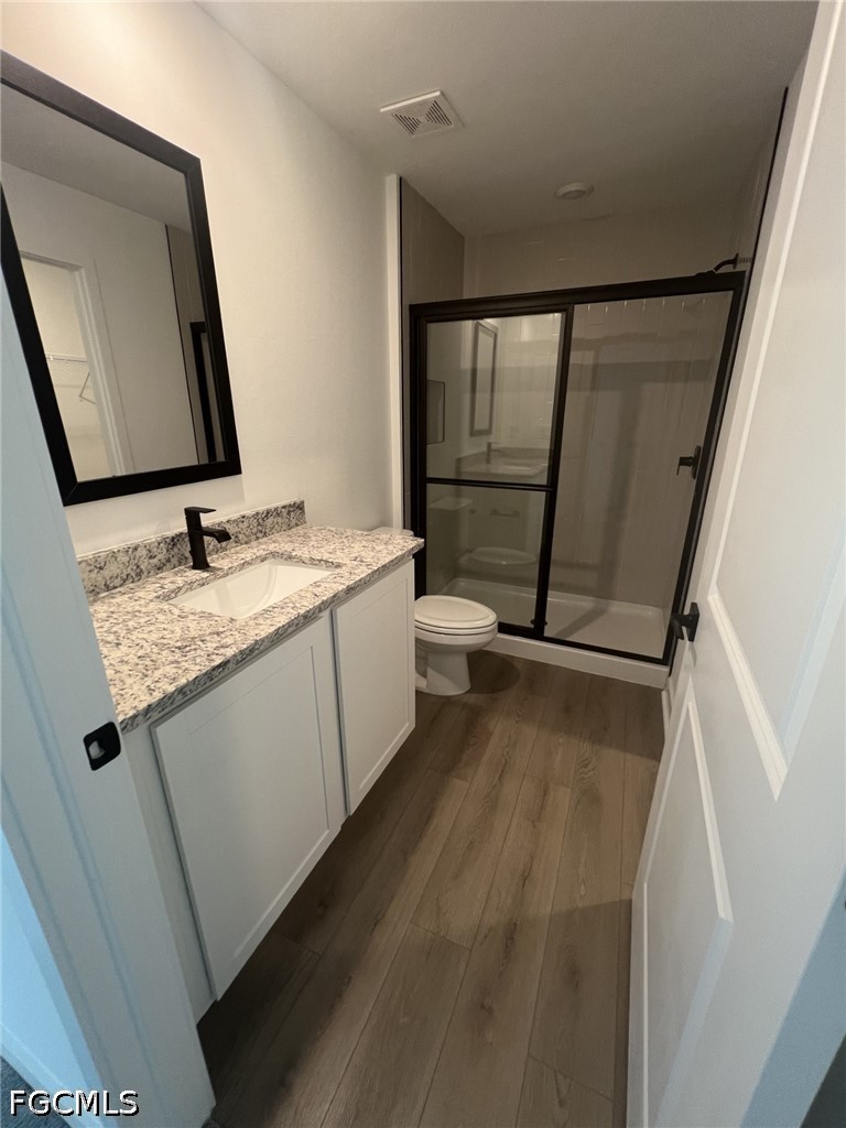 3 Bed SingleFamilyResidence for Sale in Mirror Lakes, photo 6