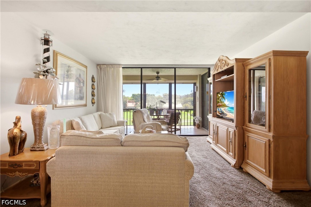 3 Bed Waterfront Home for Sale in Fort Myers, photo 6