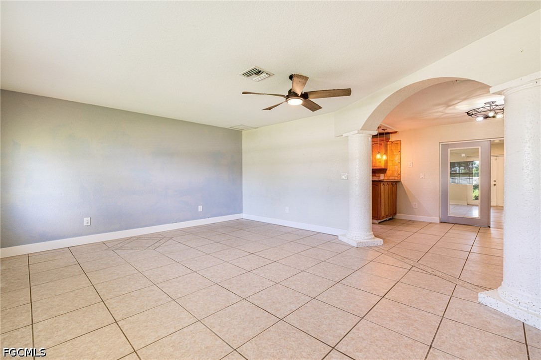 3 Bed SingleFamilyResidence for Sale in Fort Myers, photo 6