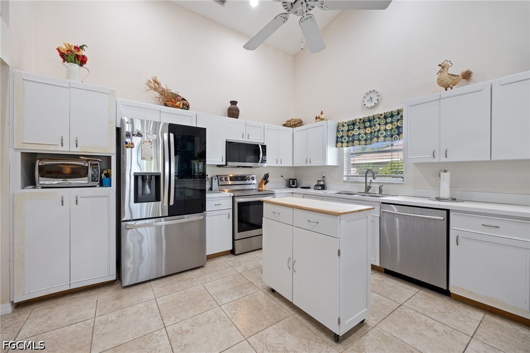 3 Bed SingleFamilyResidence for Sale in Cape Coral, photo 6