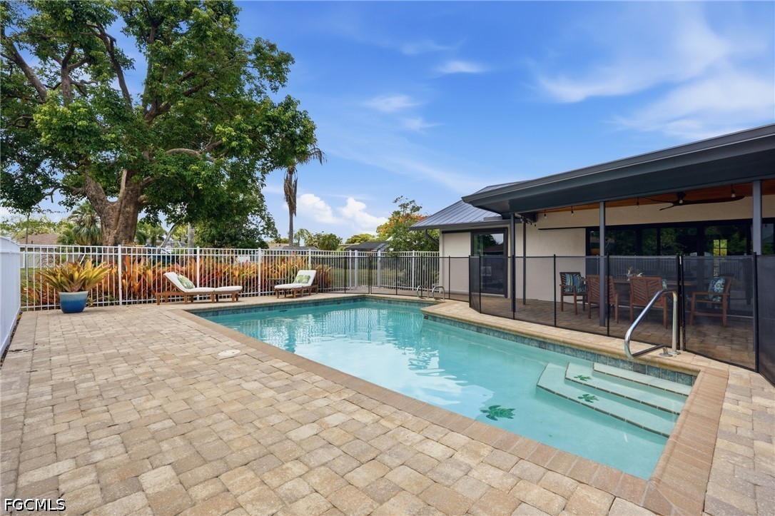 3 Bed Pool Home for Sale in Fort Myers, photo 6