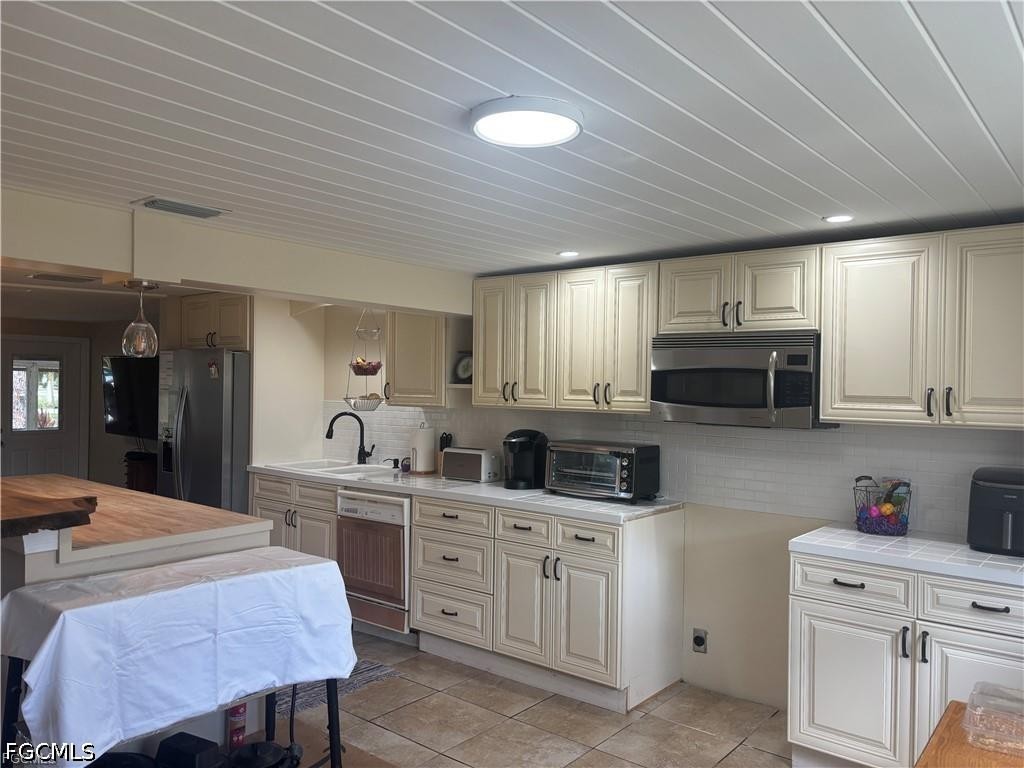 2 Bed Pool Home for Sale in North Fort Myers, photo 6