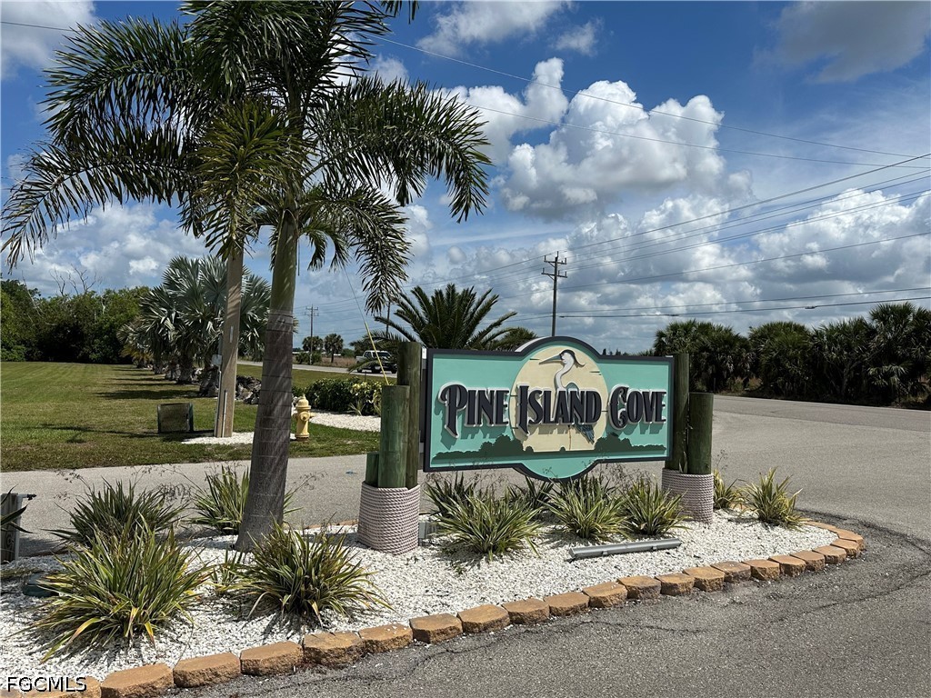 2 Bed Waterfront Home for Sale in Pine Island Cove, photo 6