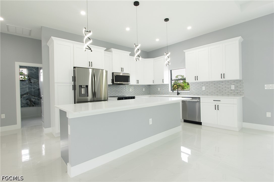 3 Bed SingleFamilyResidence for Sale in Lehigh Acres, photo 6