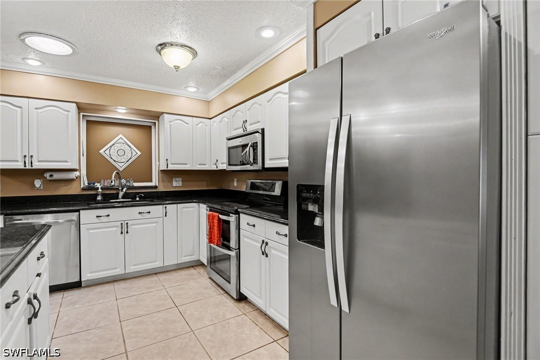 3 Bed SingleFamilyResidence for Sale in Fort Myers, photo 6