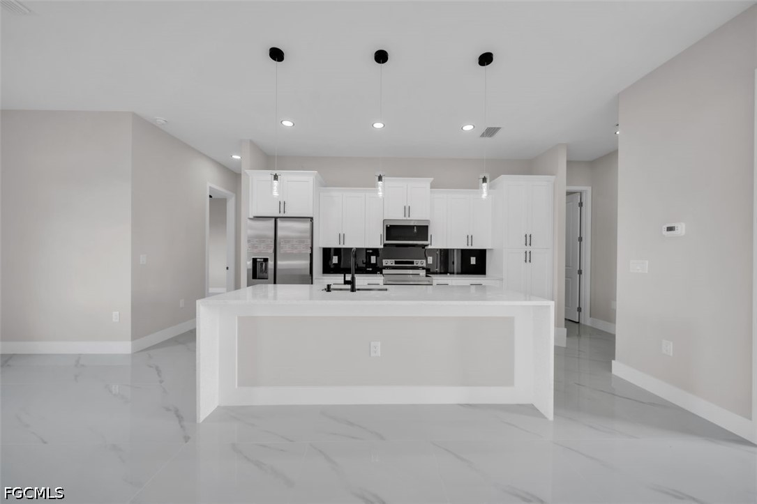 3 Bed SingleFamilyResidence for Sale in Lehigh Acres, photo 6