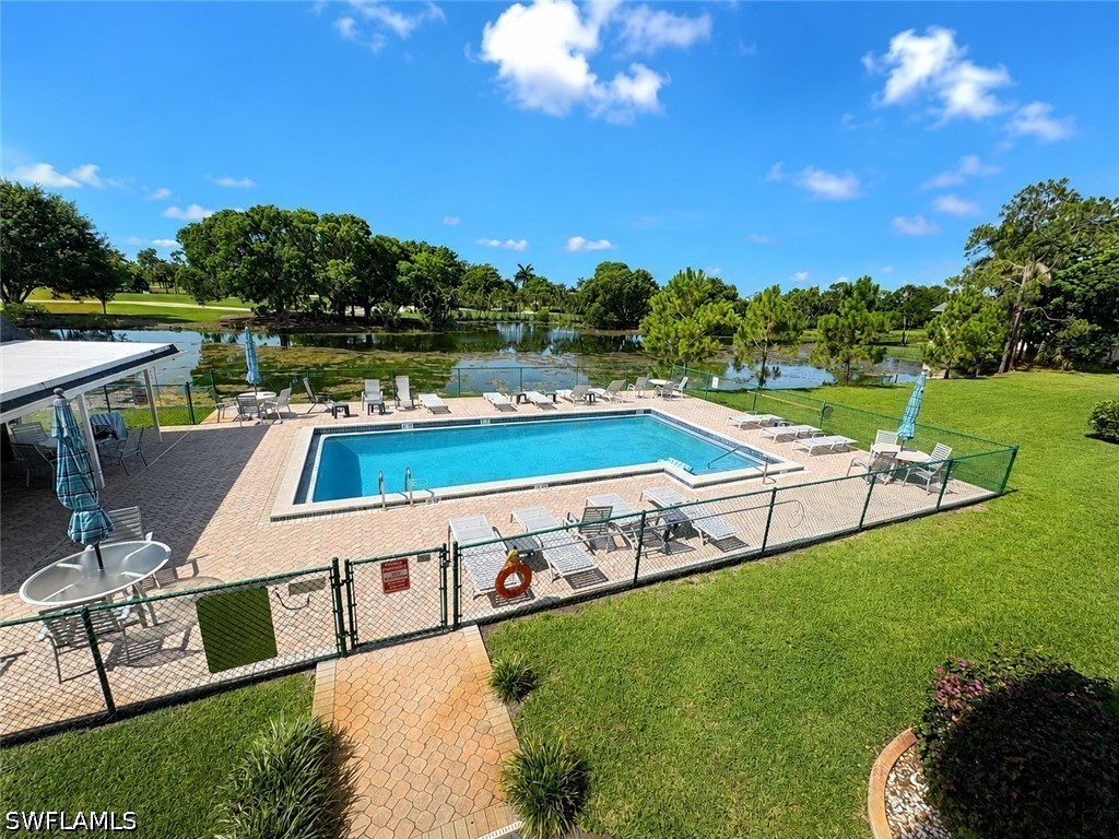 2 Bed Condominium for Sale in Naples, photo 6