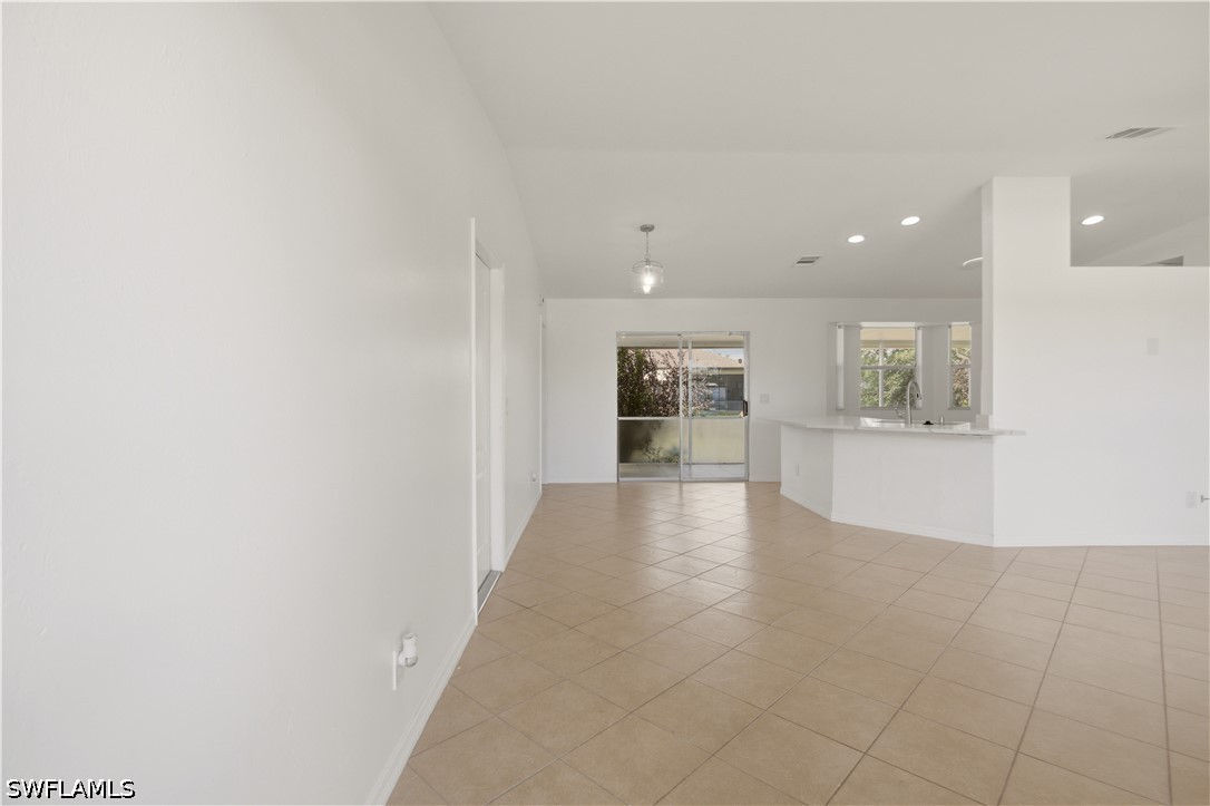 3 Bed SingleFamilyResidence for Sale in Lehigh Acres, photo 6