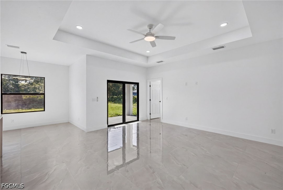 4 Bed SingleFamilyResidence for Sale in Lehigh Acres, photo 6
