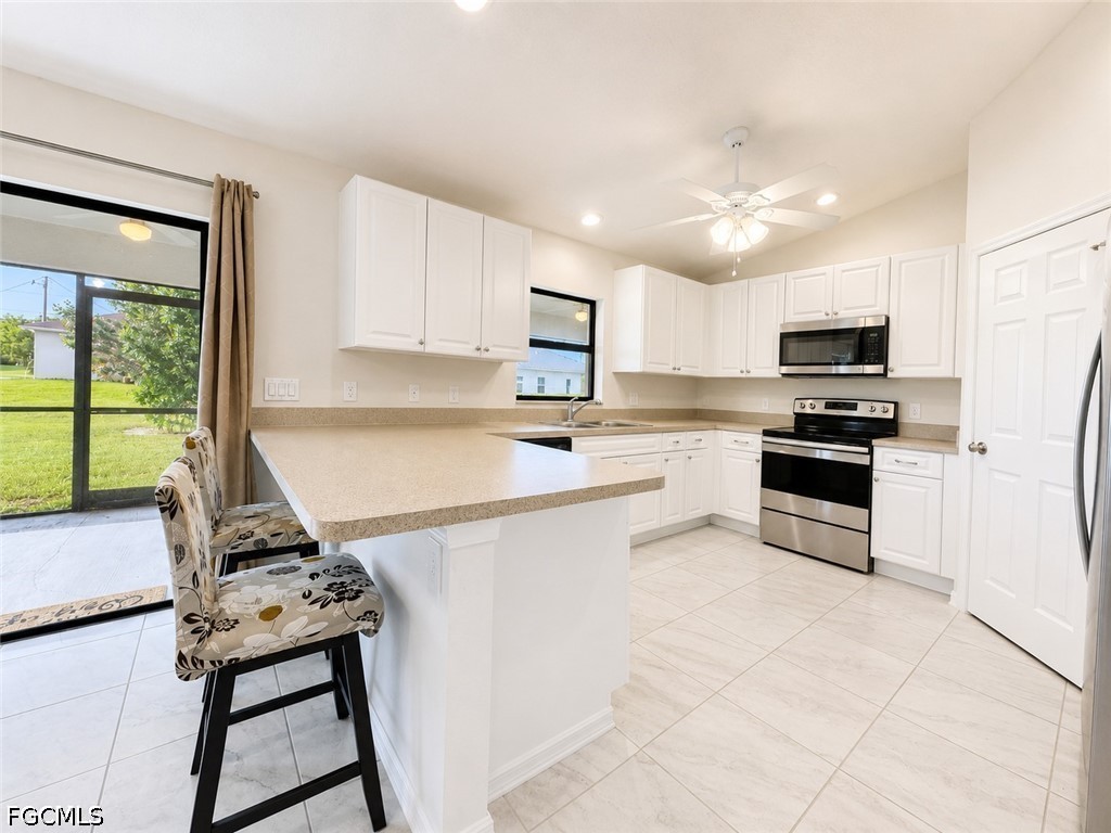 3 Bed SingleFamilyResidence for Sale in Cape Coral, photo 6