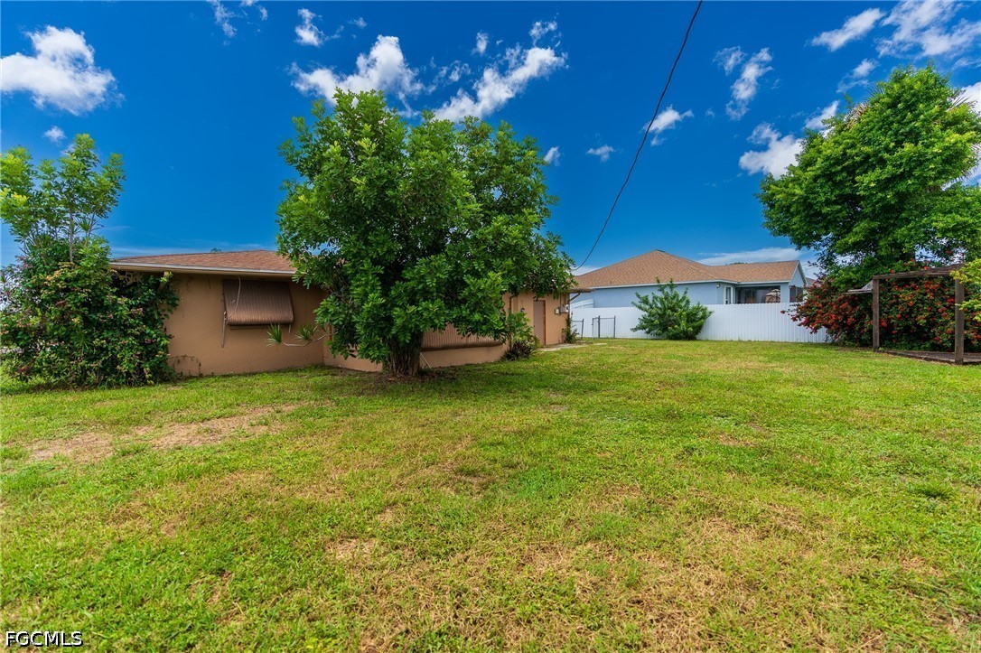2 Bed SingleFamilyResidence for Sale in Cape Coral, photo 6