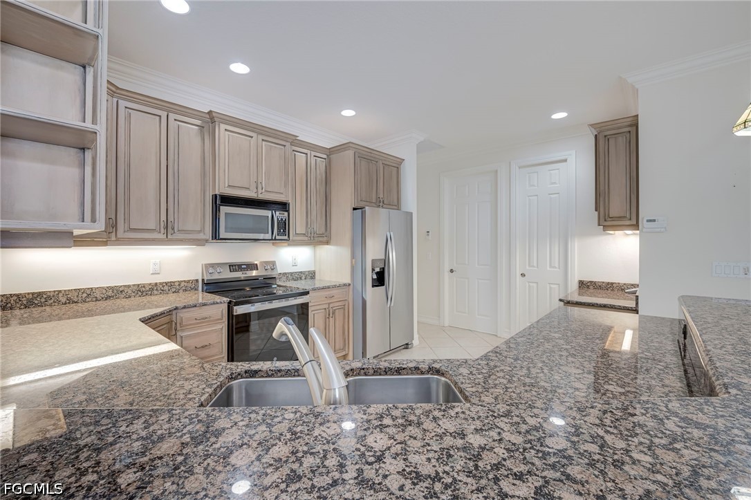 3 Bed Pool Home for Sale in Cape Coral, photo 6
