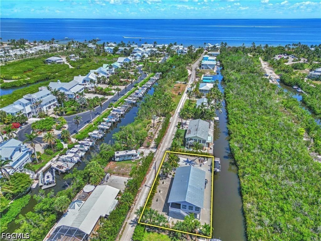 3 Bed Waterfront Home for Sale in Bokeelia, photo 6