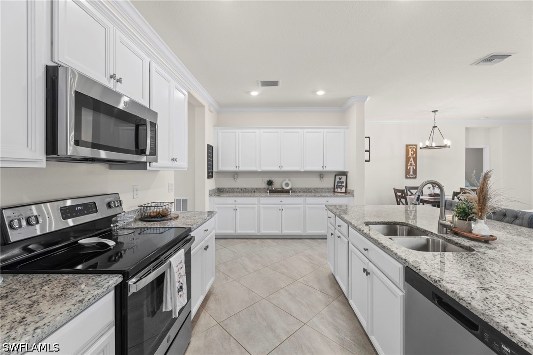 3 Bed Pool Home for Sale in Naples, photo 6
