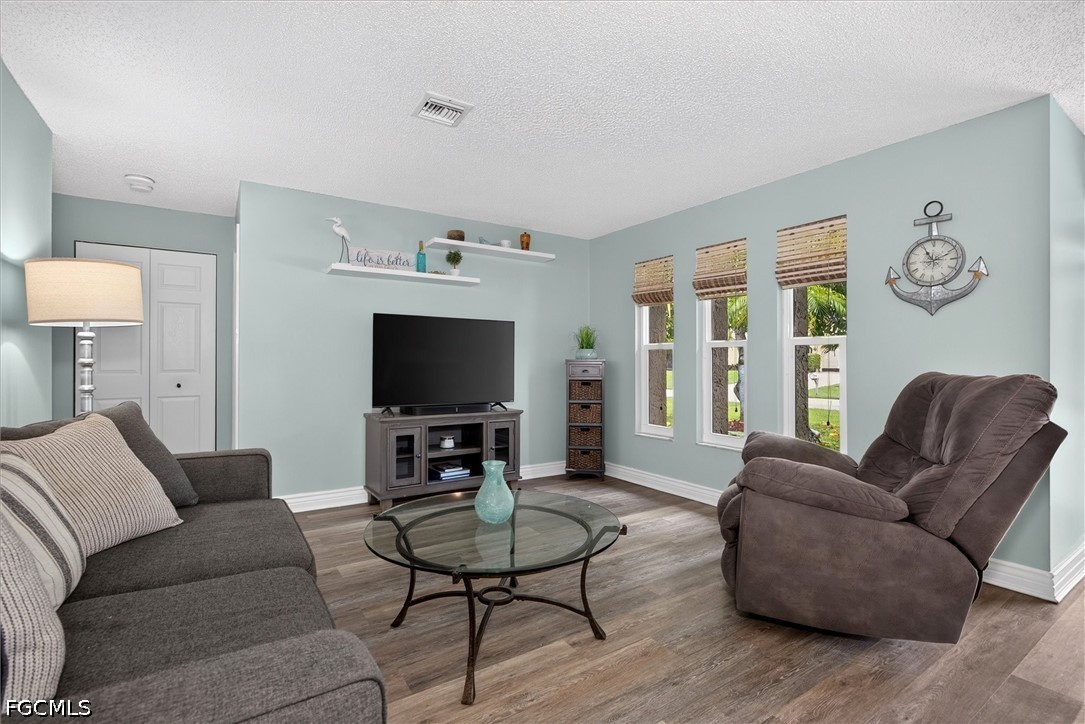 3 Bed Pool Home for Sale in Cape Coral, photo 6