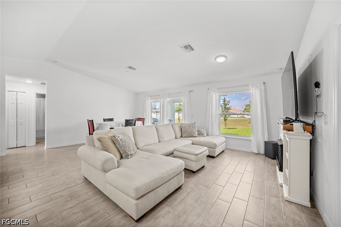 3 Bed SingleFamilyResidence for Sale in Cape Coral, photo 6