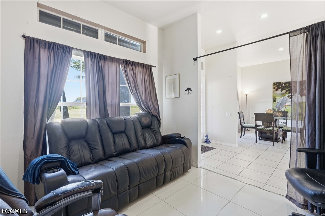 4 Bed SingleFamilyResidence for Sale in Cape Coral, photo 6