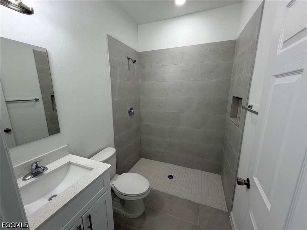 2 Bed SingleFamilyResidence for Sale in Lehigh Acres, FL — photo 6