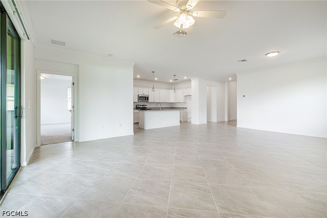 3 Bed SingleFamilyResidence for Sale in Portico, FL — photo 6