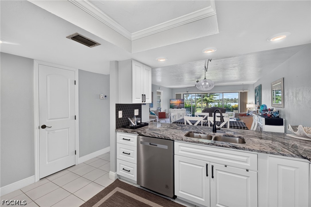 2 Bed Waterfront Home for Sale in North Fort Myers, photo 6