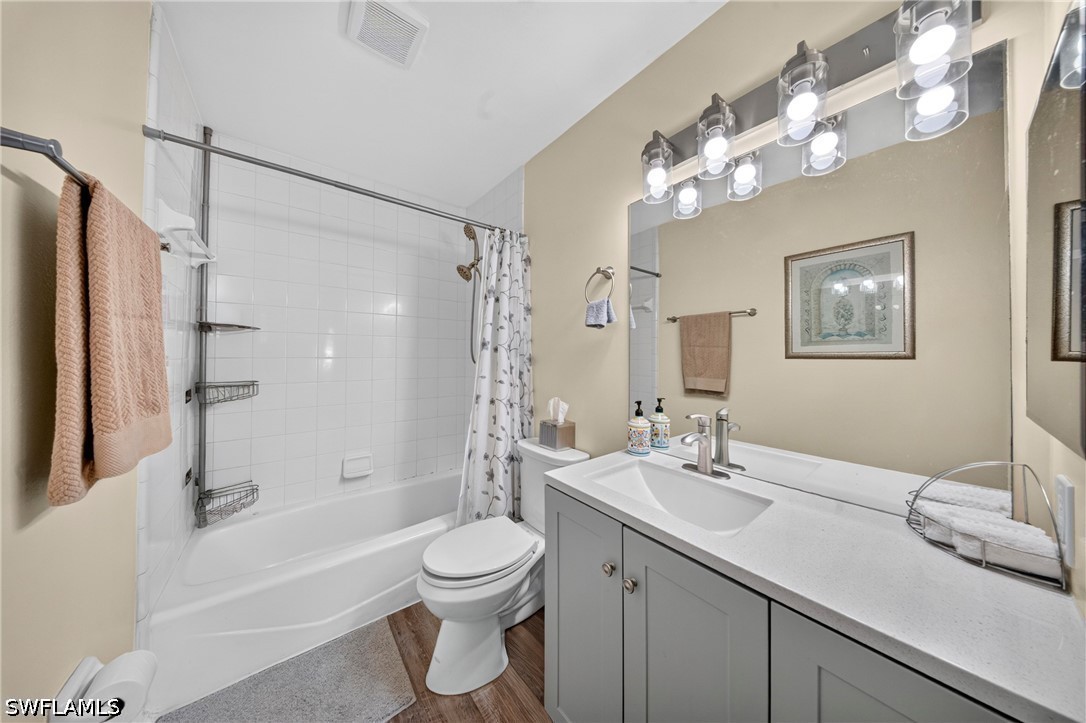 3 Bed SingleFamilyResidence for Sale in Heitmans, FL — photo 6