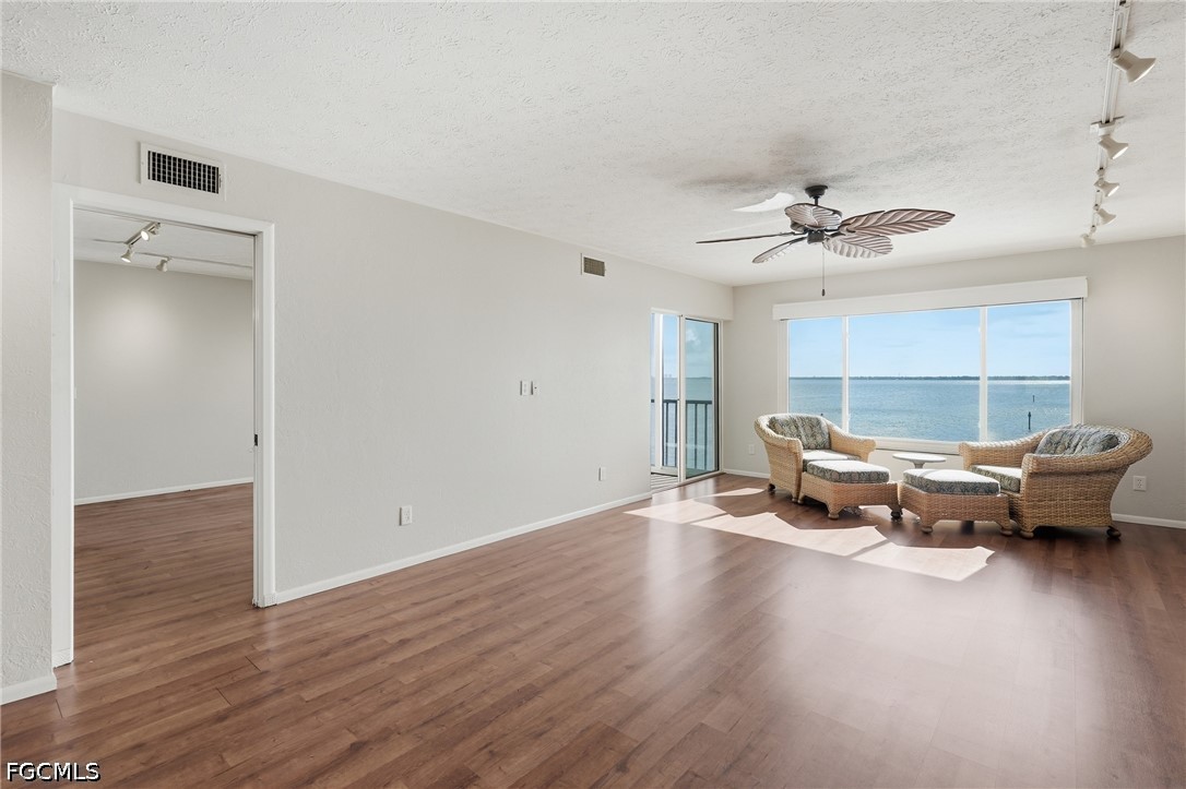 2 Bed Waterfront Home for Sale in Rivers Condo, FL, $320,000 — photo 6