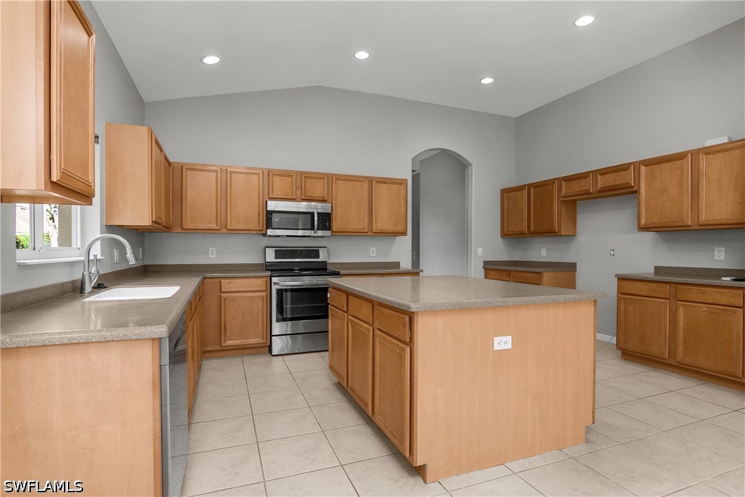 4 Bed SingleFamilyResidence for Sale in Naples, FL, $464,900 — photo 6