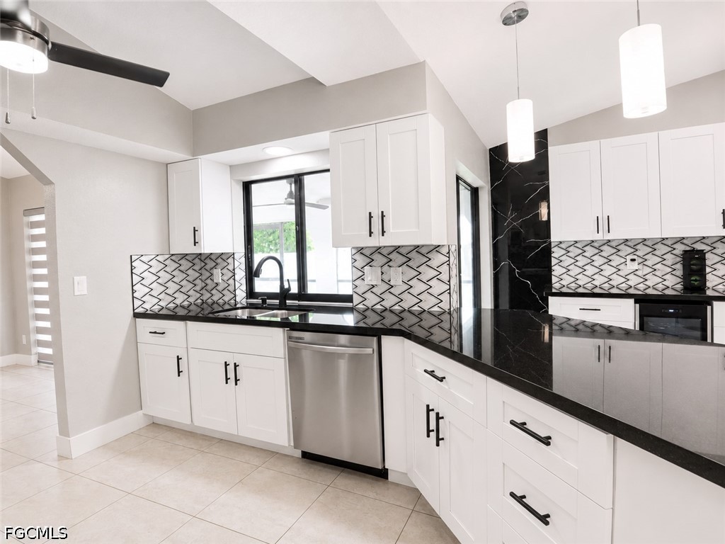 3 Bed SingleFamilyResidence for Sale in Cape Coral, photo 6