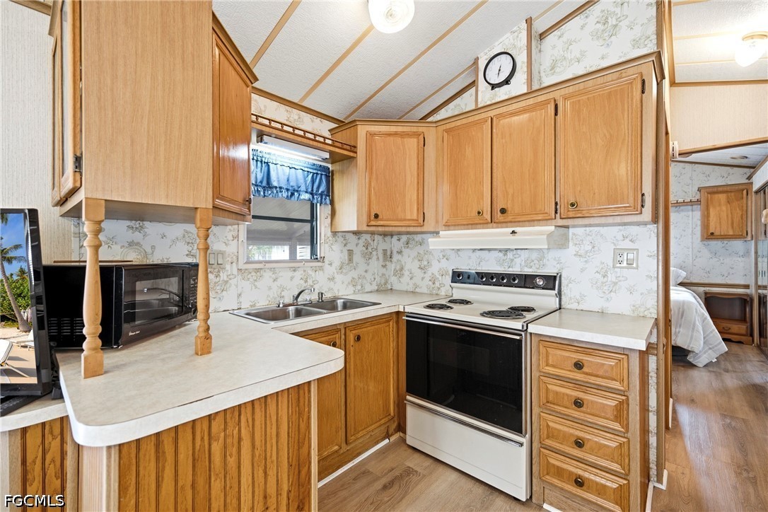 1 Bed ManufacturedHome for Sale in Limetree Park, FL — photo 6