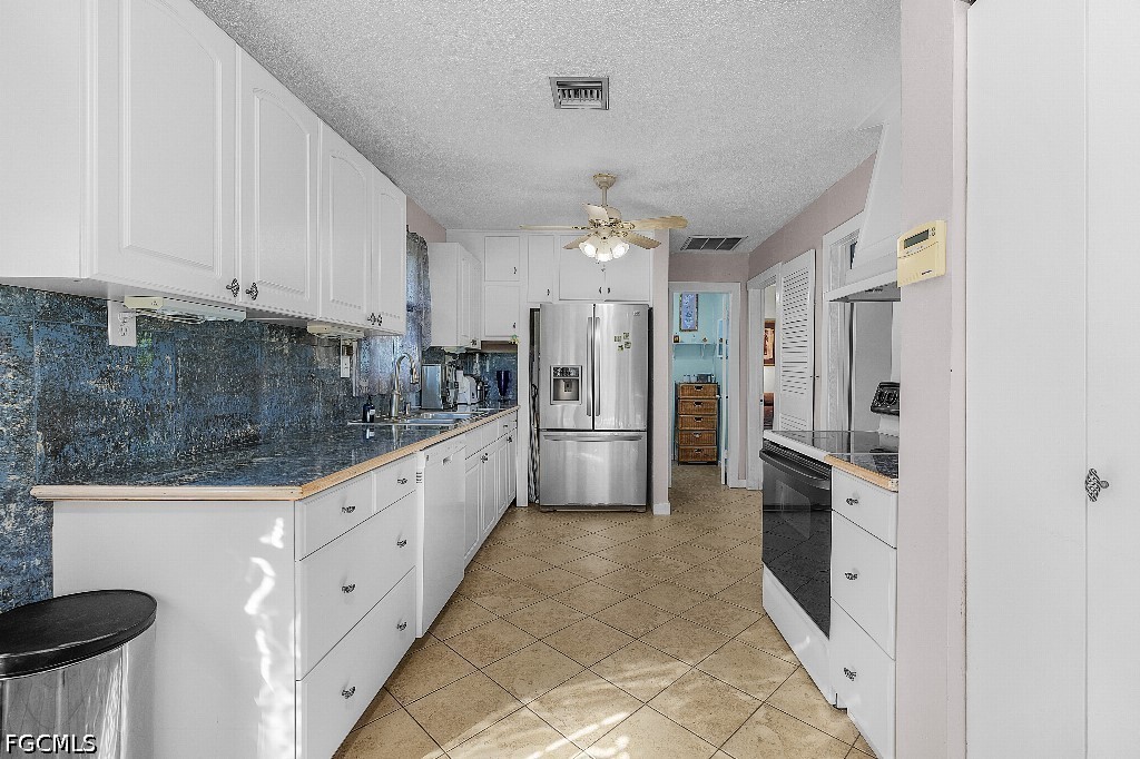 3 Bed SingleFamilyResidence for Sale in Bokeelia, FL — photo 6