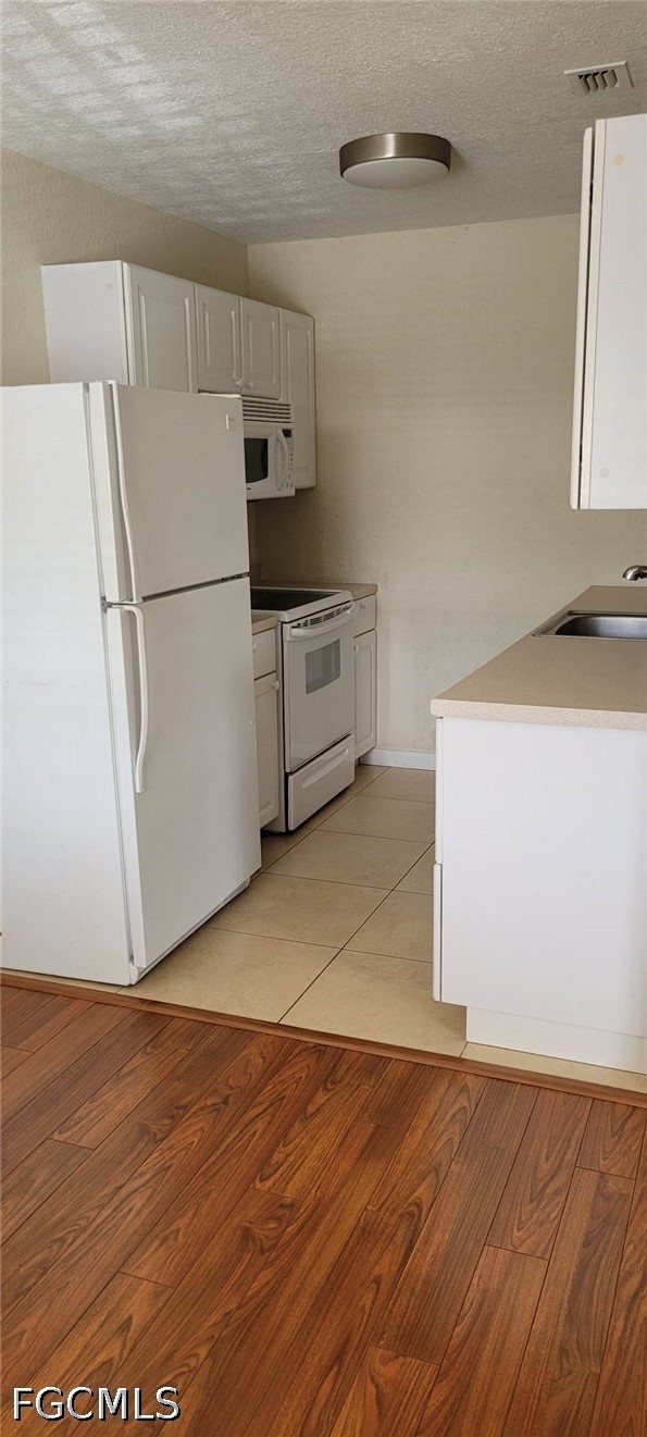 2 Bed SingleFamilyResidence for Sale in Naples, FL, $1,550 — photo 6
